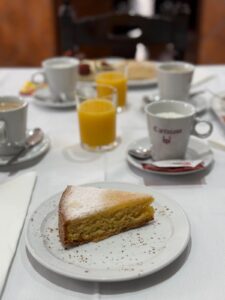 Desayuno: bizcocho de almendra